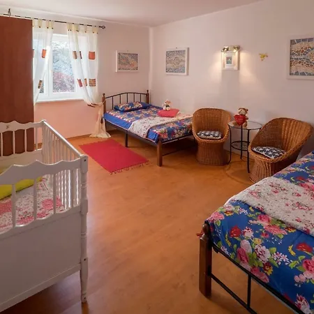 Сasa de vacaciones House Nina *