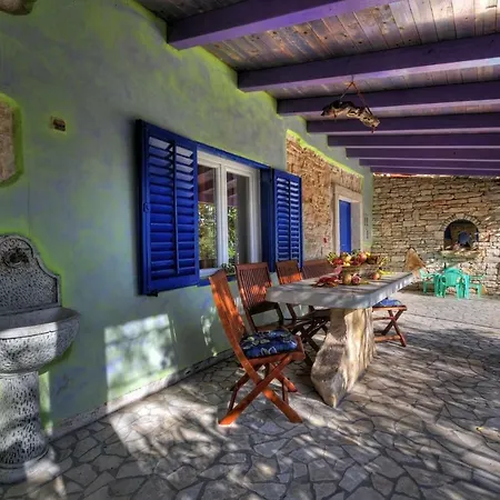 House Nina Valtura