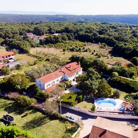 House Nina * Valtura