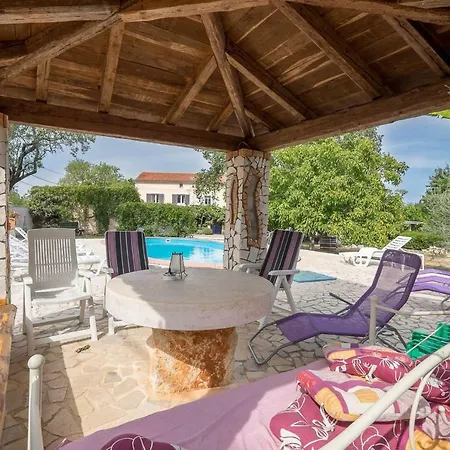 House Nina Valtura